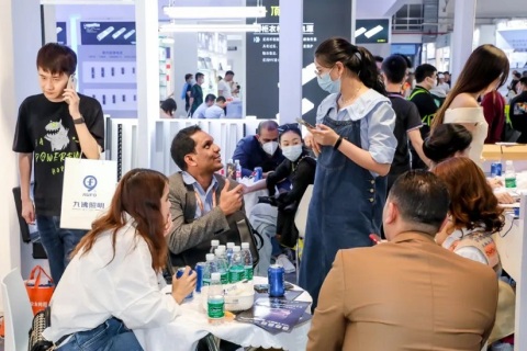 古镇灯饰生产设备原辅材料及配套服务展秋季展会现场图片