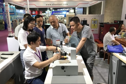 东莞国际皮革鞋机鞋材展览会展会现场图片