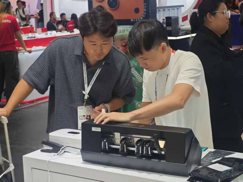 DEVIA 迪沃 2025香港环球资源电子展火热进行中,我们在6R17-6Q18展会等您