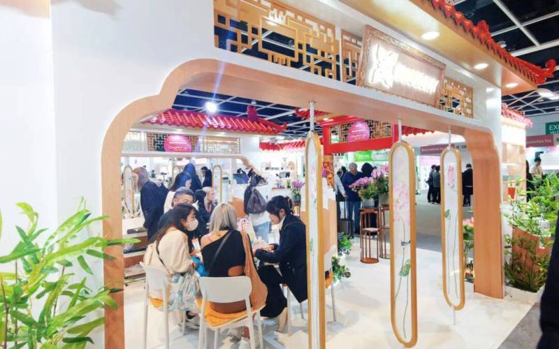 双馆齐绽,载誉而归!广州蓝之天闪耀2025香港亚太区美容展,精彩收官!