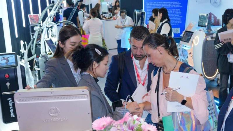 惊艳国际!超清秀2.0与修丝芙双双闪耀2025年香港亚太美容展