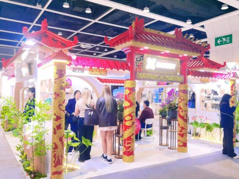 双馆齐绽,载誉而归!广州蓝之天闪耀2025香港亚太区美容展,精彩收官!