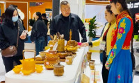 泽普县在2026第七届新疆春季旅游博览会展示独特文旅资源吸引目光