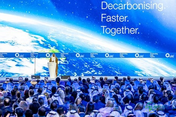苏丹·艾哈迈德·贾比尔博士宣布在2024年阿布扎比国际石油展览会前举办关于人工智能与能源转型的