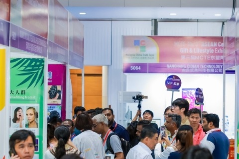 马来西亚东盟陶瓷展展会现场图片