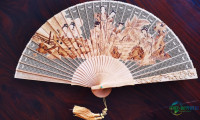 一把传统古扇，如何突破小众圈层走向大众？