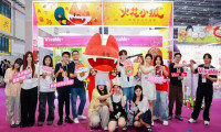 2026LEC回顾 | 初登台即引爆关注：火花小狐的“客厅”里，酝酿着一场治愈系风暴