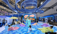 滨海新区“向海乐活”主题展位在文旅博览会上人气高涨，观展游客现场心动滨城之旅