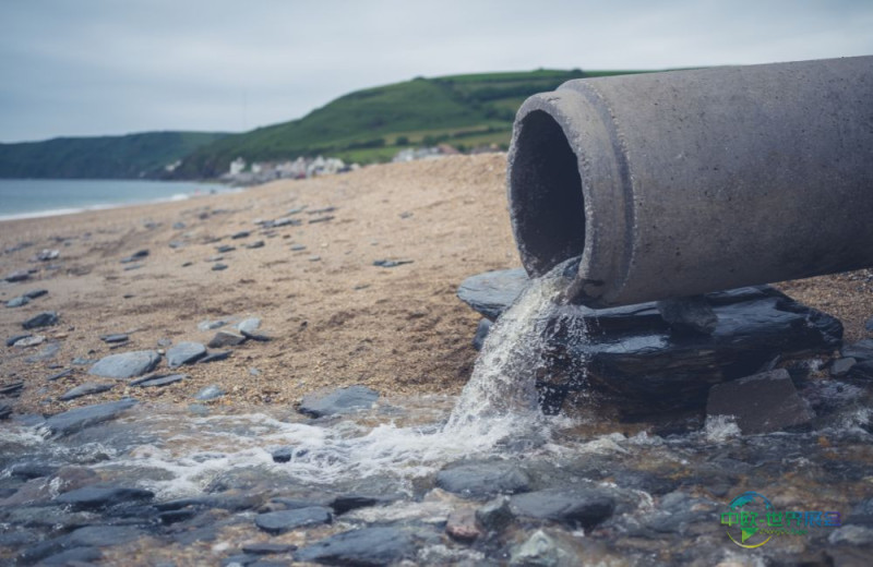 AQD-clean-UK-pipe-on-beach