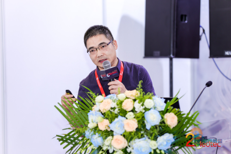 同济大学附属同济医院肝胆外科中心副主任医师、副教授王华:新一代具力反馈血管介入机器人平台